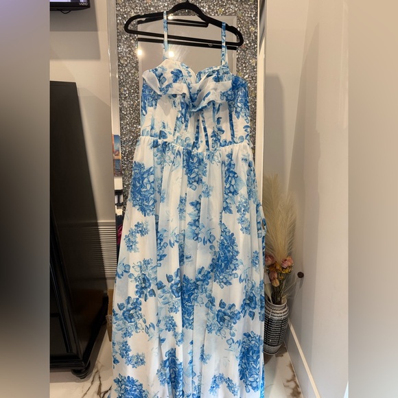 Elegant Blue Floral Strapless Dress - Picture 7 of 7